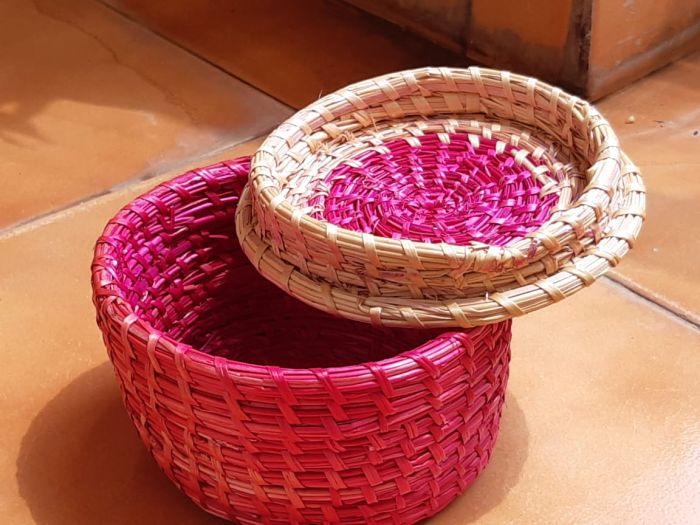 ARTS of INDIA | Sustainable Handmade Sikki Golden Grass Craft Round Box  with Lid | Sustainable Livelihood